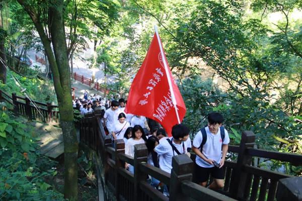 跟喜欢的人说给他介绍对象的话好吗？